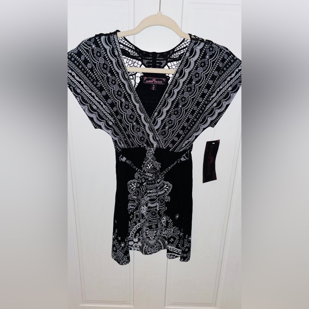 Almost Famous Boho Black and Gray Blouse w/lace ~Small~ NWT